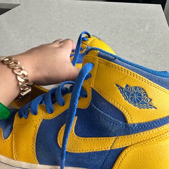 Jordan 1s Laney (suede) - Picture 5 of 6